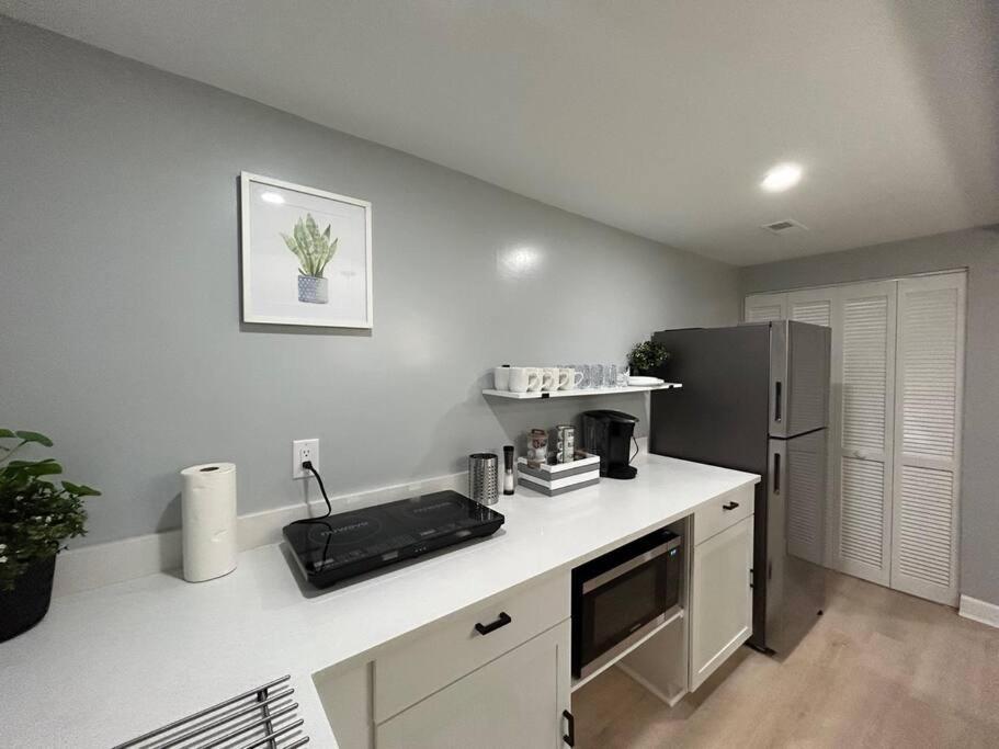 Comfy Lower Lvl Apt With Jetted Tub Near Uptown And Unc Шарлът Екстериор снимка