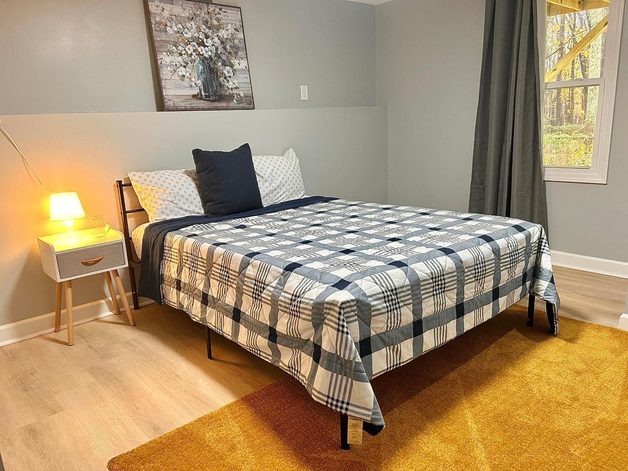 Comfy Lower Lvl Apt With Jetted Tub Near Uptown And Unc Шарлът Екстериор снимка
